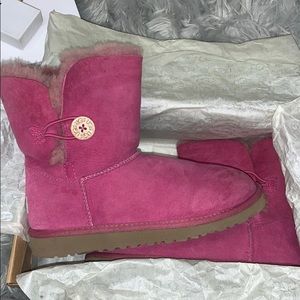 UGGS